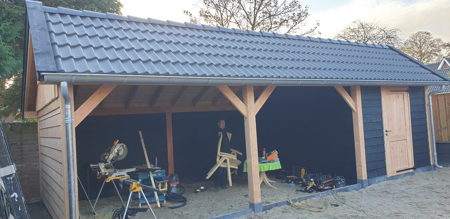 Kapschuur met pannendak in aanbouw — dakwerk door Van Mierlo Daken